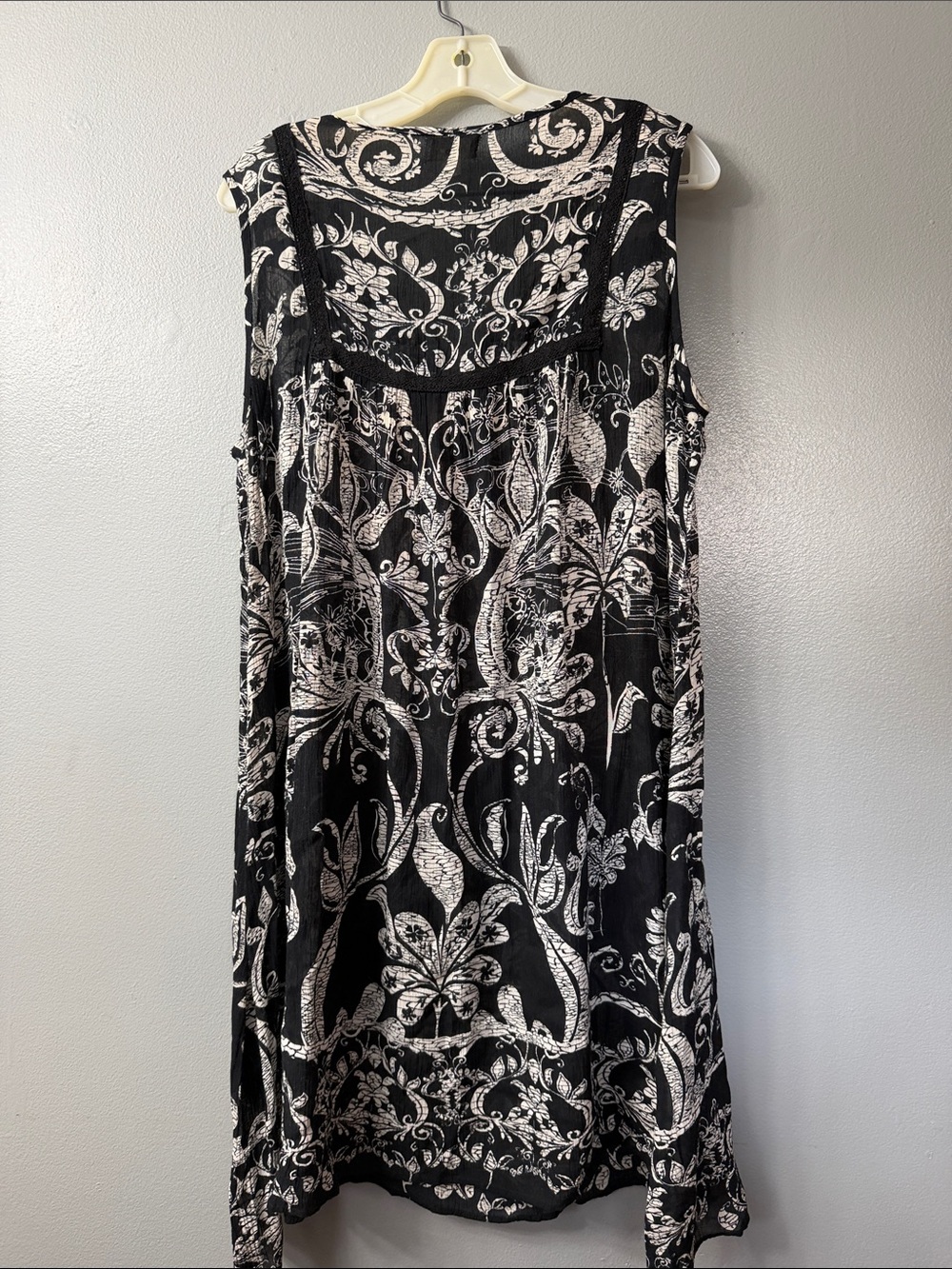 Bila Black and Ivory Printed Sleeveless Midi Dress - Picture 4 of 6
